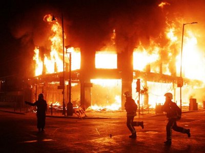 London burning, summer 2011 London burning, summer 2011